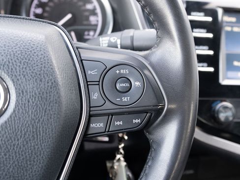 Used 2018 Toyota Camry SE image 7