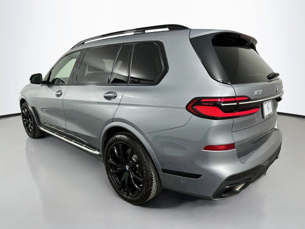 Used 2023 BMW X7 xDrive40i w/ M Sport Package AWD/4WD image 7