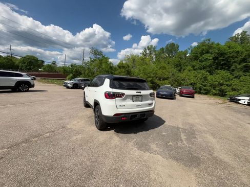 Used 2025 Jeep Compass Trailhawk w/ Trailer Tow Group AWD/4WD image 16