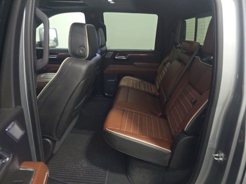 Used 2024 GMC Sierra 2500 Denali Ultimate AWD/4WD image 9