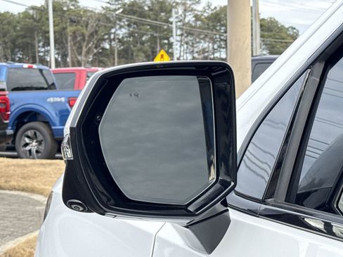 Used 2022 Chevrolet Suburban RST w/ Luxury Package image 32