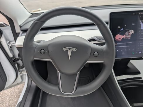 Used 2020 Tesla Model 3 Standard Range Plus RWD image 24