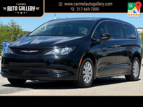 Used 2021 Chrysler Voyager L FWD image 1