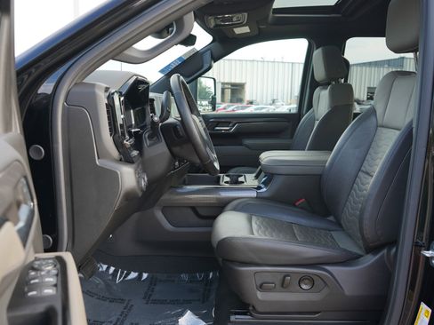 Used 2024 Chevrolet Silverado 2500 ZR2 w/ Technology Package AWD/4WD image 26
