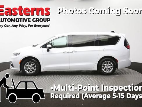 Used 2023 Chrysler Pacifica Touring-L FWD image 61