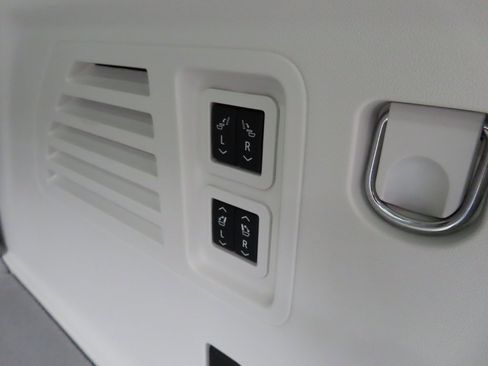 Used 2025 GMC Acadia Denali image 42