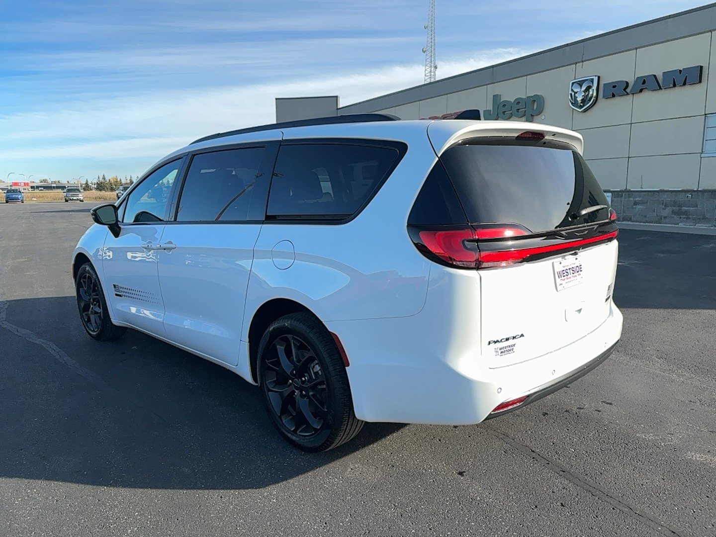 New 2027 Chrysler Pacifica Select AWD/4WD image 8
