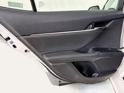 Used 2018 Toyota Camry XLE image 26