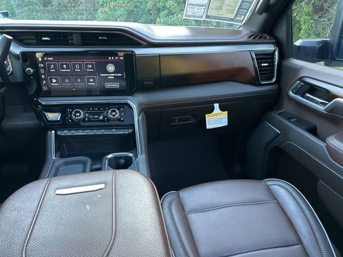 Used 2025 GMC Sierra 3500 Denali w/ Denali Reserve Package image 11