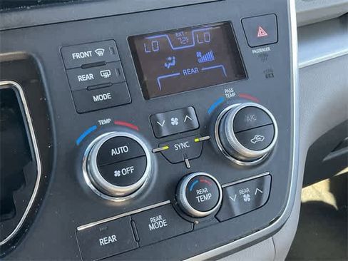 Used 2015 Toyota Sienna L image 14