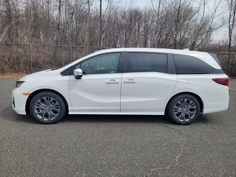 New 2026 Honda Odyssey Touring image 8