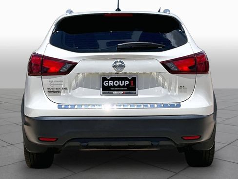 Used 2017 Nissan Rogue Sport SL FWD image 4