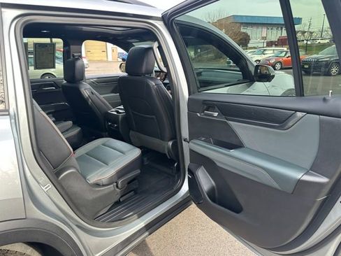 Used 2024 GMC Acadia AT4 w/ Luxury Package AWD/4WD image 29