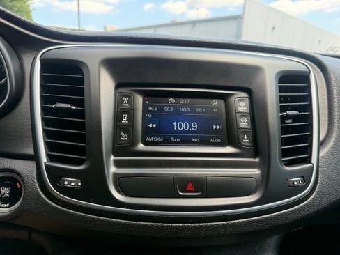 Used 2015 Chrysler 200 Limited w/ Convenience Group FWD image 18
