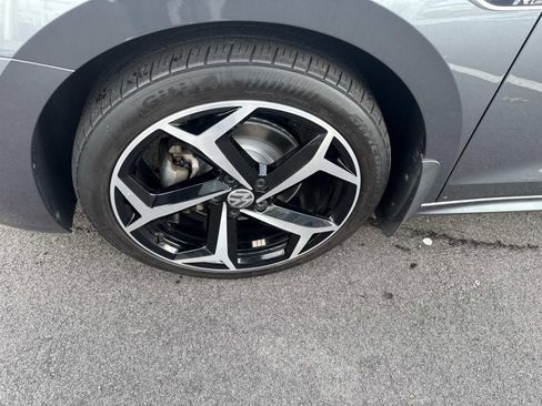 Certified 2022 Volkswagen Passat 2.0T R-Line image 11