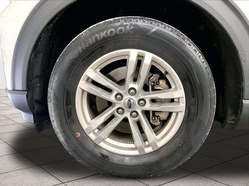 Used 2021 Ford Explorer XLT w/ Equipment Group 202A AWD/4WD image 8