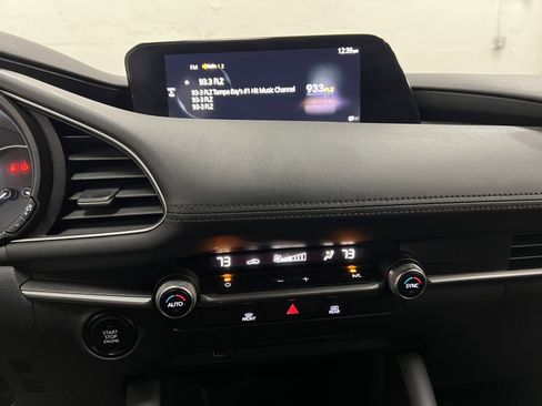 Used 2020 MAZDA MAZDA3 Hatchback image 15