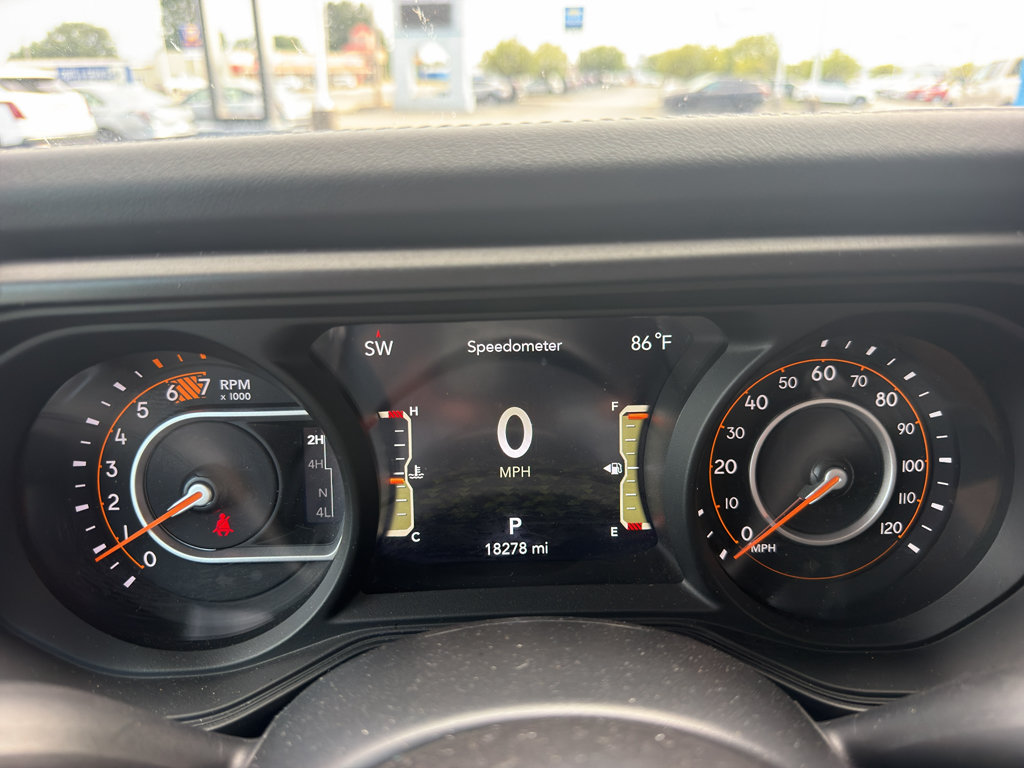 Used 2026 Jeep Wrangler Unlimited Sahara AWD/4WD image 23