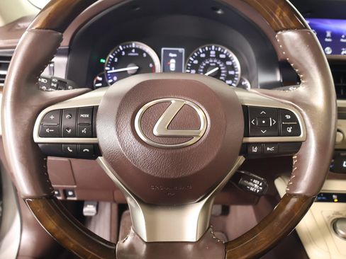 Used 2017 Lexus ES 350 w/ Luxury Package FWD image 3