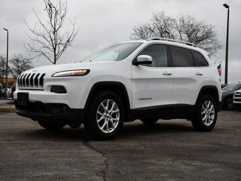 Used 2018 Jeep Cherokee Latitude Plus w/ Comfort/Convenience Group image 3