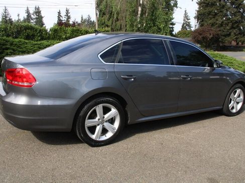 Used 2013 Volkswagen Passat 2.5 SE FWD image 3