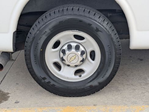 Used 2014 Chevrolet Express 2500 w/ Cold Climate Package image 11