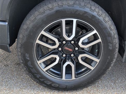 Used 2021 GMC Sierra 1500 AT4 w/ AT4 Value Package image 10