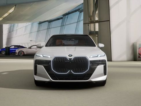 New 2026 BMW 740i xDrive w/ Premium Package image 30