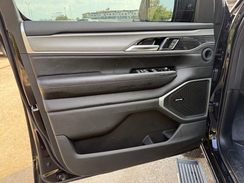 New 2025 Jeep Wagoneer L Series II image 11