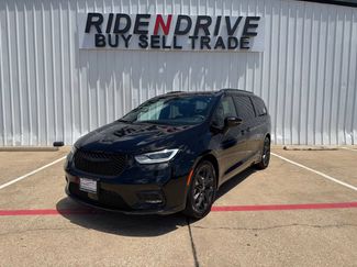 Used 2025 Chrysler Pacifica Limited FWD video 1