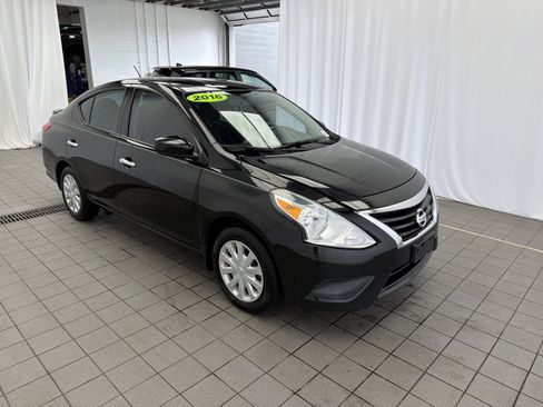 Used 2016 Nissan Versa SV w/ SV Tech Package FWD image 3