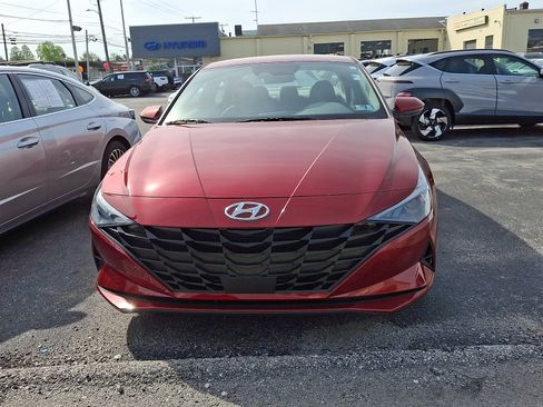 Certified 2023 Hyundai Elantra SEL w/ Convenience Package image 2