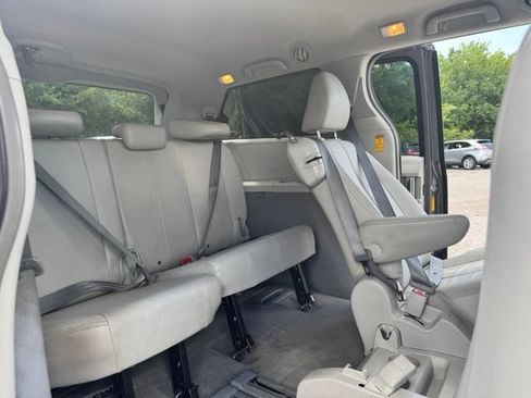 Used 2014 Toyota Sienna XLE FWD image 29