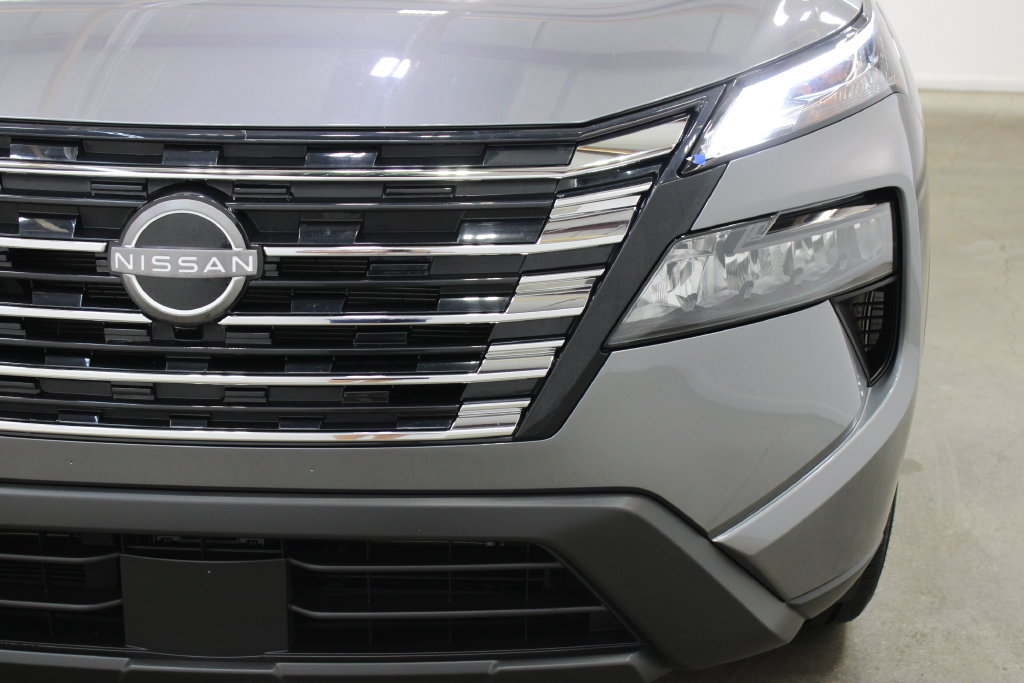 Used 2024 Nissan Rogue SV AWD/4WD image 8