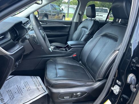 Used 2023 Jeep Grand Cherokee Limited image 10