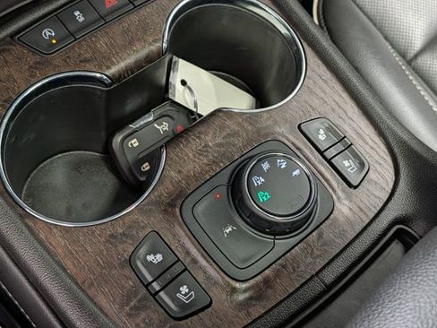 Certified 2023 GMC Acadia Denali w/ Denali Technology Package AWD/4WD image 30