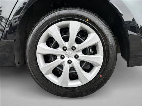 Used 2025 Toyota Corolla LE image 9