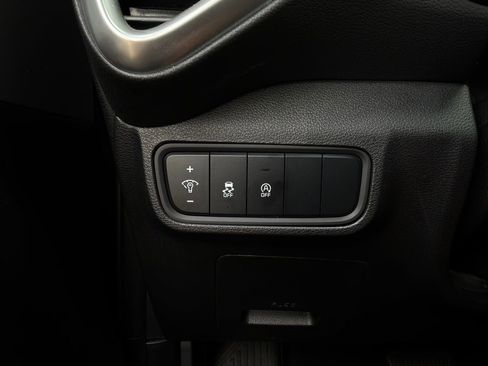 Used 2025 Kia Soul LX w/ LX Technology Package FWD image 20