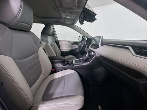 Used 2019 Toyota RAV4 Limited image 34