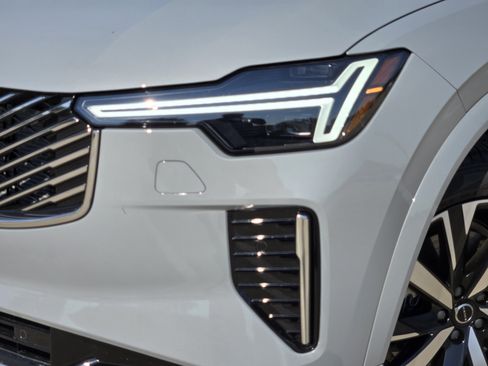 Certified 2025 Volvo XC90 B5 Core w/ Climate Package image 11