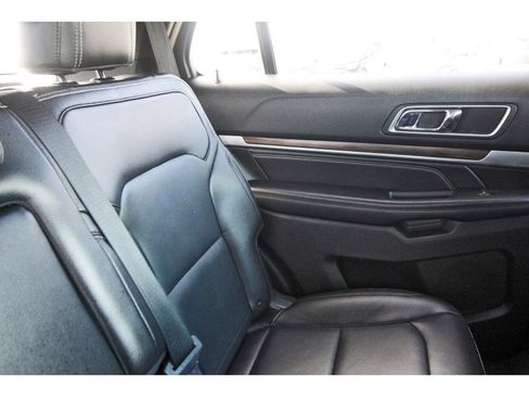 Used 2018 Ford Explorer Limited image 15