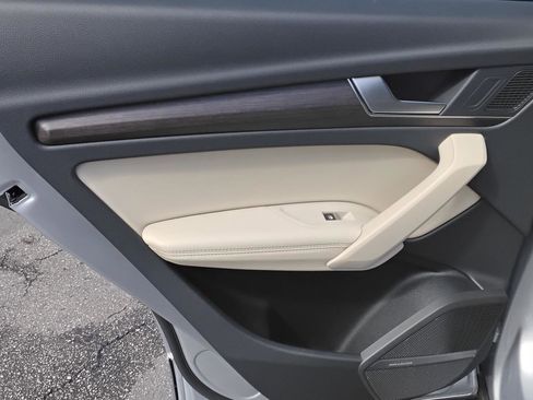 Certified 2024 Audi Q5 e Premium Plus image 20