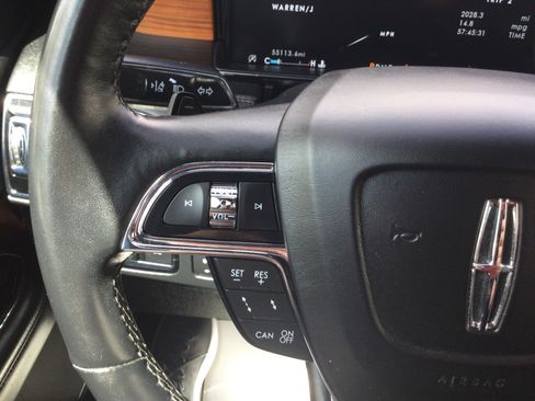 Used 2019 Lincoln Navigator Reserve AWD/4WD image 24