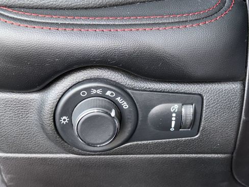 Used 2024 Dodge Durango GT RWD image 19