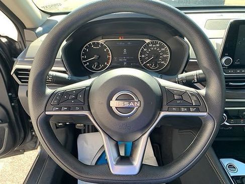 Used 2023 Nissan Altima 2.5 SV FWD image 23