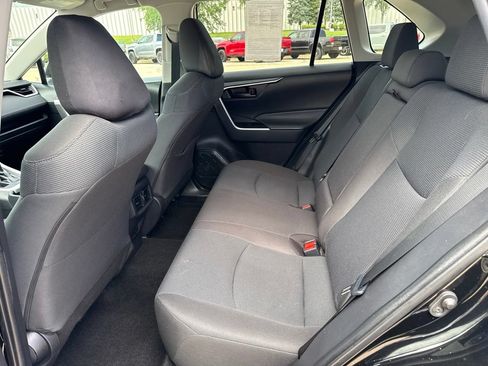 Certified 2022 Toyota RAV4 LE AWD/4WD image 9