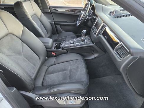 Used 2018 Porsche Macan Base image 16