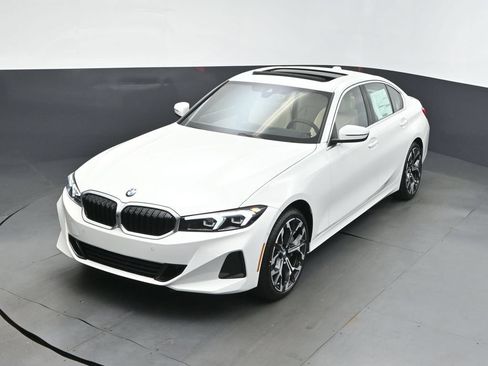 Used 2026 BMW 330i Sedan w/ Convenience Package RWD image 30