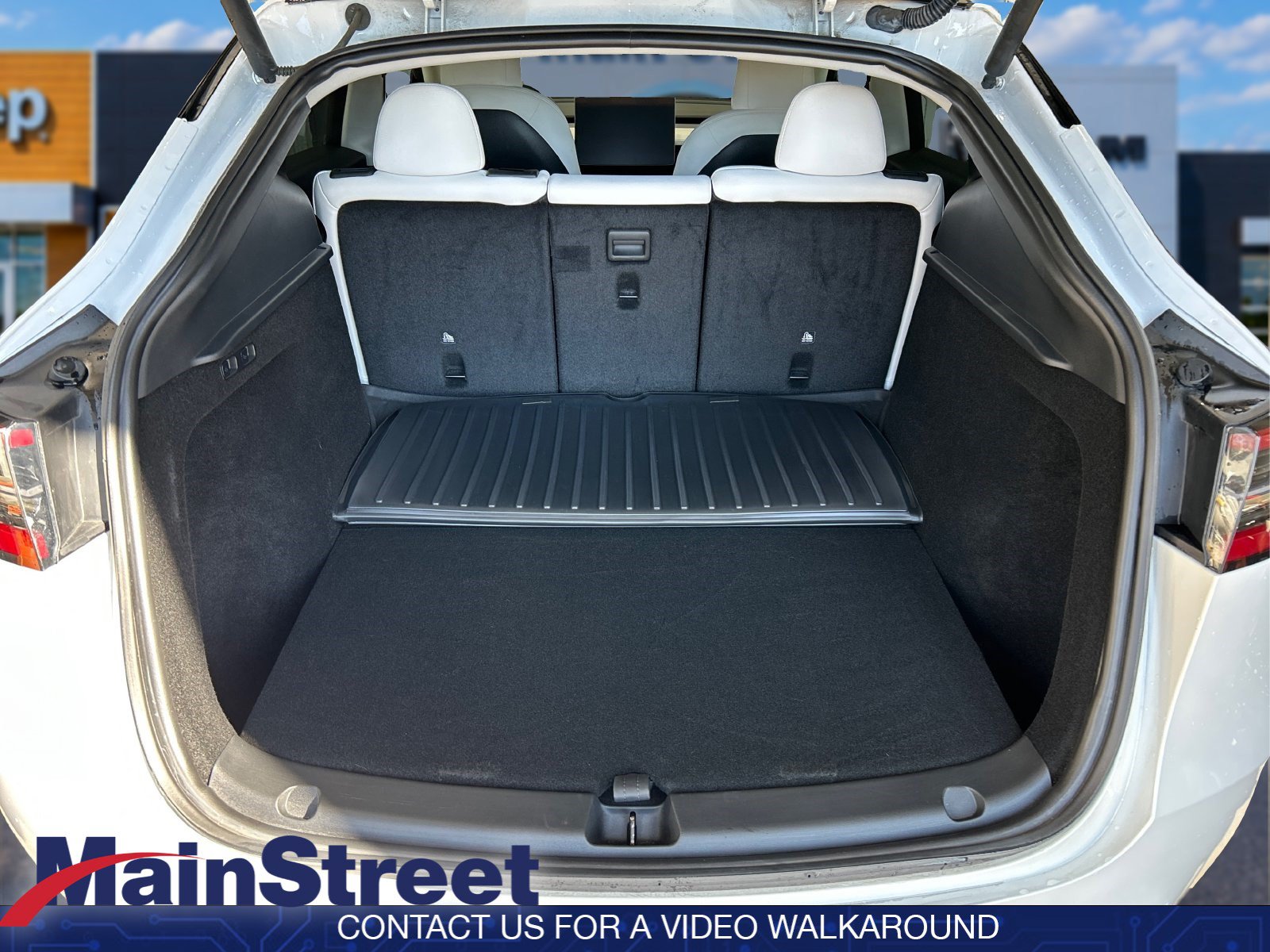 Used 2023 Tesla Model Y AWD image 11