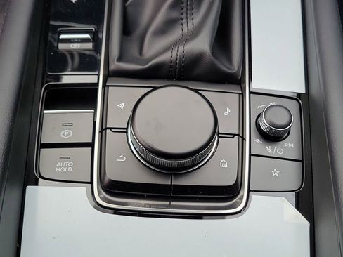 New 2026 MAZDA MAZDA3 Hatchback w/Premium Plus Pkg image 32